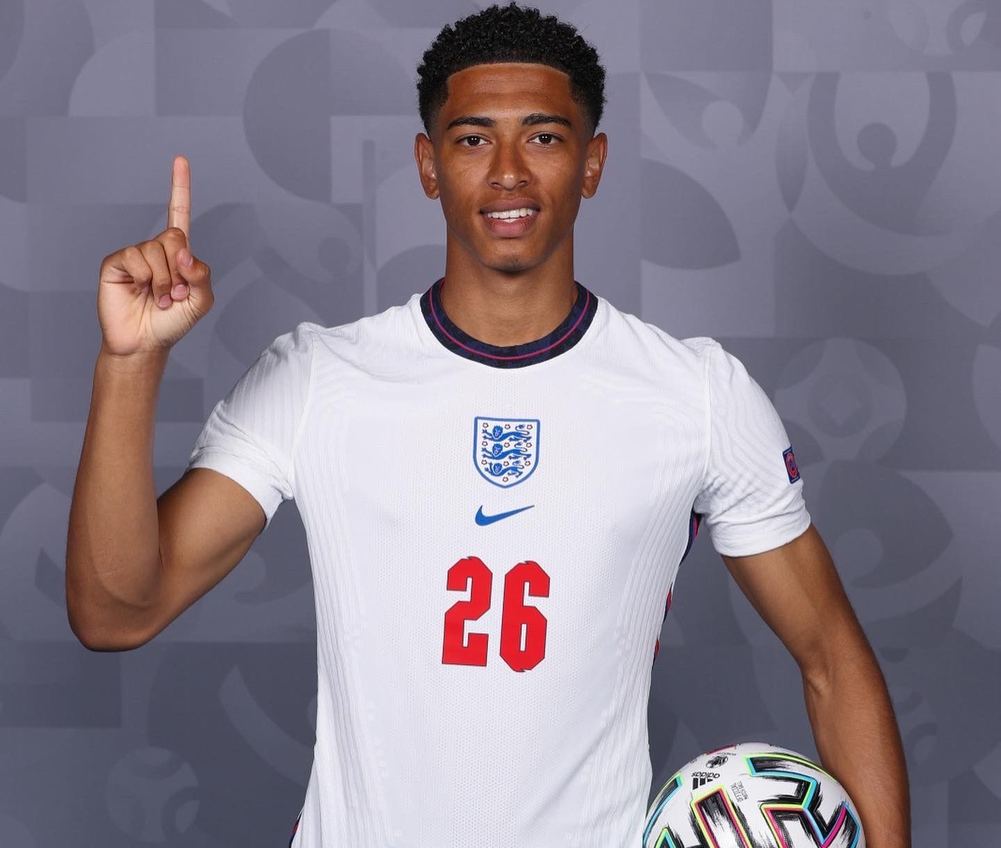 日韩退役国脚参加五人制比赛，李同国、本田圭佑、南雄太出战（日韩退役国脚齐聚五人制赛：李同国、本田圭佑、南雄太登场）