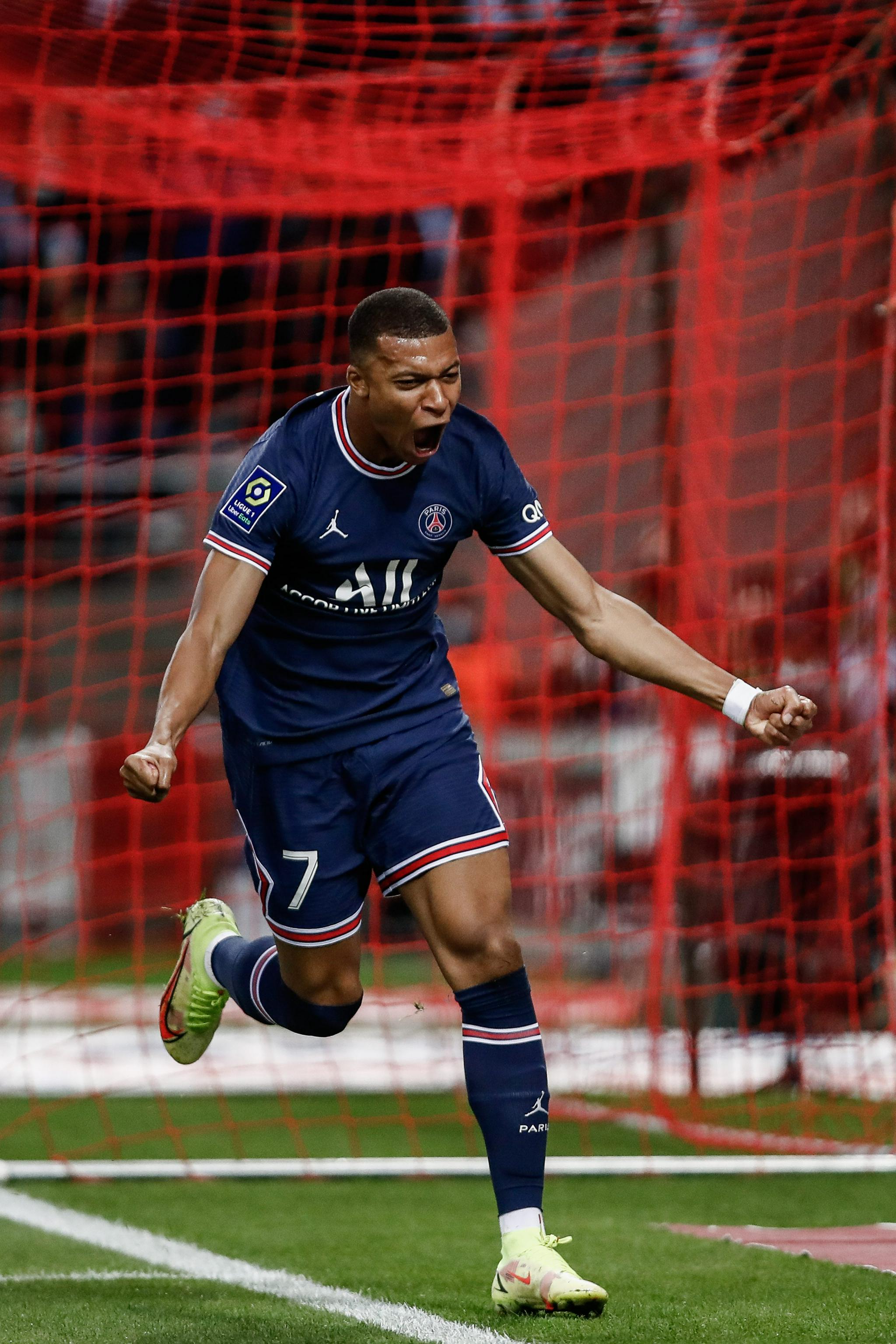 马卡：当皇马进攻受阻或传递缺乏深度时，阿隆索总是需要罗德里戈（马卡：每当皇马进攻受限或传球缺少纵深，阿隆索总会依赖罗德里戈）