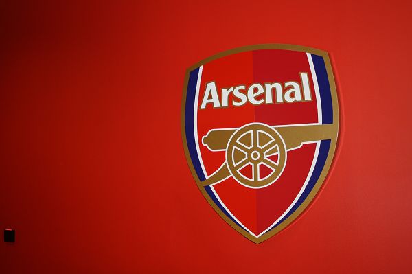 儒尼尼奥96／97赛季降级仍获英超最佳球员（96／97球队降级，儒尼尼奥却荣膺英超年度最佳）