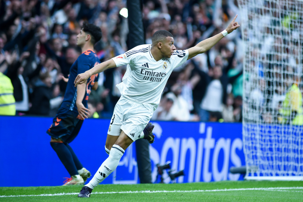 目睹15岁男孩山顶解说后，秘鲁甲转播商报销路费邀其出席联赛