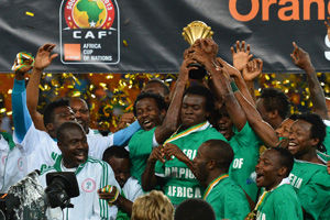 欧联2-1，25岁曼联弃将安东尼发威：抢断后精确制导，率队2连胜（欧联2-1！25岁前曼联球员安东尼爆发：抢断后精准制导，助队豪取两连胜）