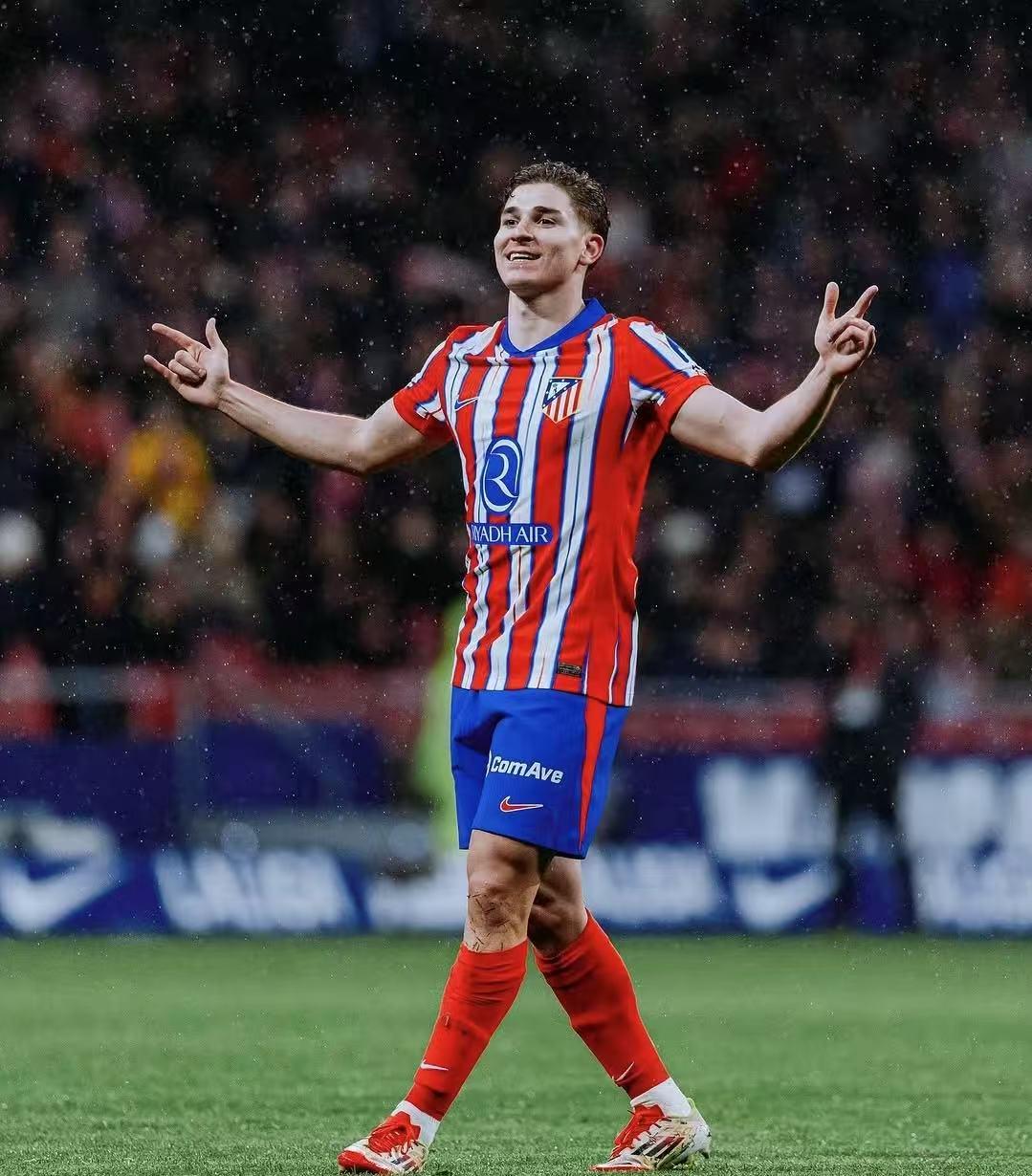 曼联新帝星已定申请转会，一周双赛却无缘出场！阿莫林解释不用原因