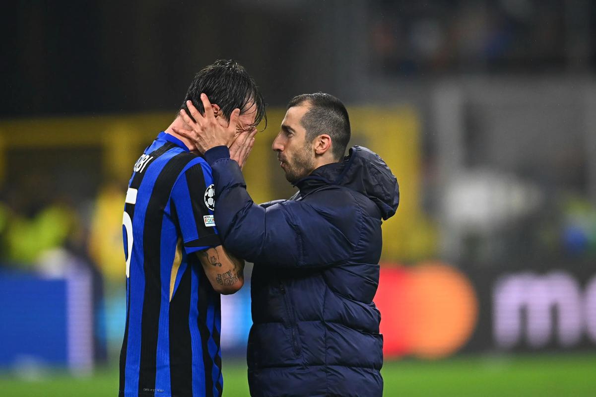 挪媒：哈兰德因曼奇尼摸屁股产生冲突，挪威队赛后庆祝至深夜（挪威媒体：哈兰德与曼奇尼因拍臀发生争执，挪威队赛后庆祝至深夜）