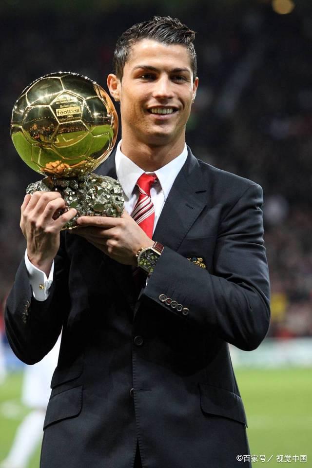 骑车危险行为引热议，功德木鱼再破碎