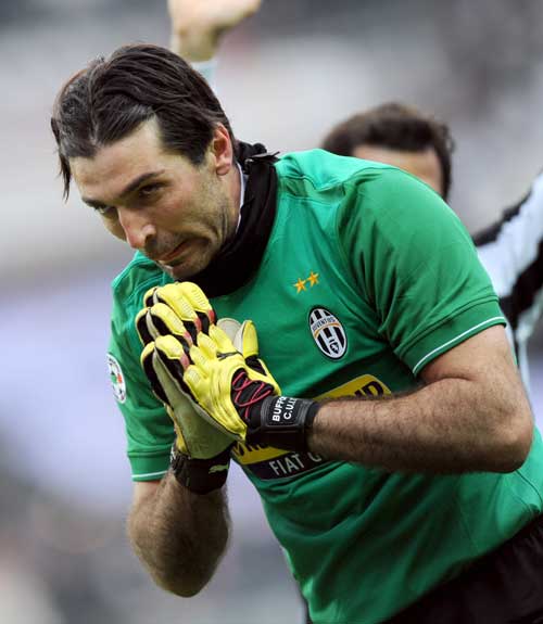 国际米兰圆领卫衣，太漂亮啦想要（这件国际米兰圆领卫衣太好看，忍不住想入手）