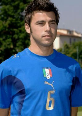 篮球CBA球队启用新训练馆，设备全面升级