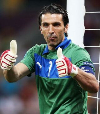 哈登：克尼佩尔投篮准得要命，黄蜂得到他是很大的收获（哈登盛赞克尼佩尔致命投射：黄蜂收获巨大）