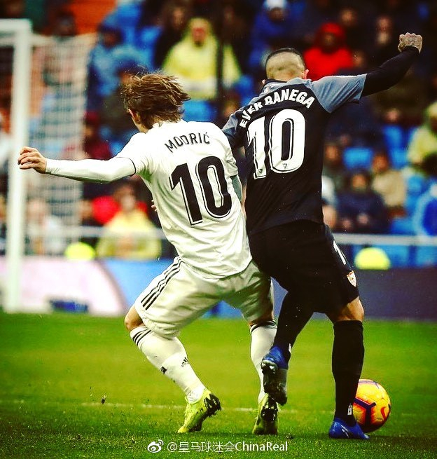 欧文突破防守助攻制胜