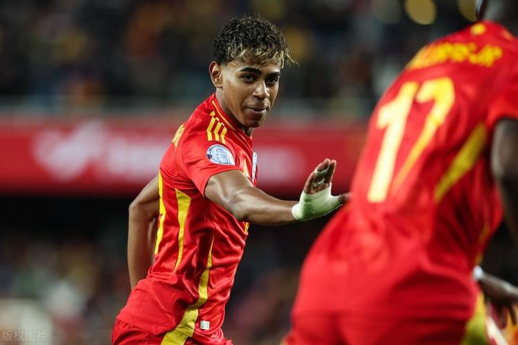 于帕梅卡诺：我对赛季首球很满意，续约与否与钱无关