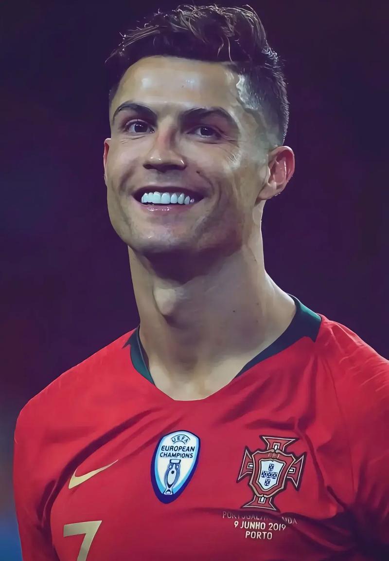 这位前锋的跑动太勤快了