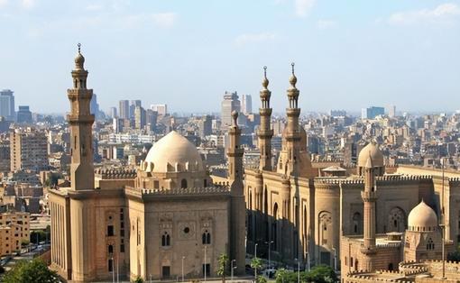 活久见，阿根廷杯决赛独立队主帅用脚绊倒对手拖延时间被罚下（阿根廷杯决赛罕见一幕：独立队主帅为拖时间伸脚绊人遭罚下）