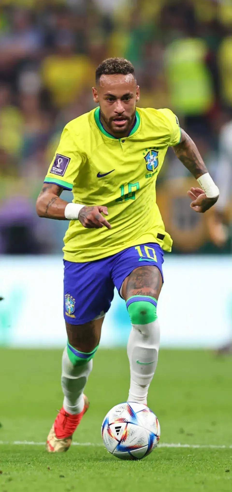 新赛季英超前瞻：红军卫冕难 阿森纳剑指破咒（英超新季前瞻：利物浦卫冕艰难，阿森纳誓破魔咒）